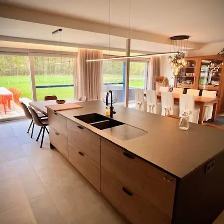 Jeanne Dusschaut Villa Flobecq